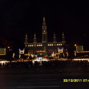 Rathaus Wien mit Weihnachtsbeleuchtung