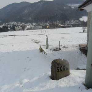 Grenzstein  Kilometerstein SKGL  Salzkammergutlokalbahn