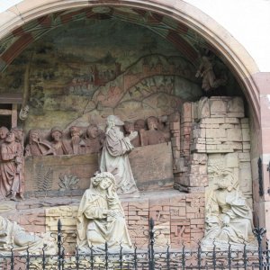 Steinmetzarbeit bei der Heilig-Kreuz-Kirche in Offenburg