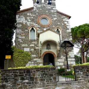 Kapelle_bei_der_Burg_von_Goerz