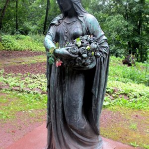 Elisabethstatue_bei_der_Wartburg