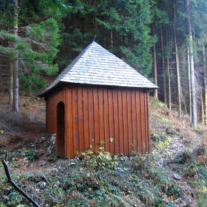 Kapelle mit Kultstein 1