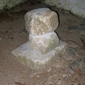 Kapelle mit Kultstein 3