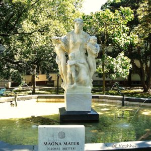 Magna Mater Brunnen im Maurer Rathauspark, Wien, 23.Bezirk