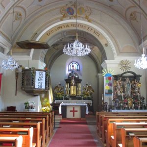 Kircheninnenraum mit Hochaltar- Wallfahrtskirche Maria Raisenmarkt