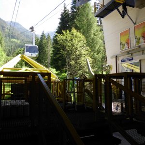 Rofanseilbahn - Wageneinfahrt Talstation