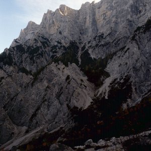 Beim Bergwandern in den Alpen