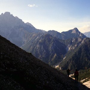 Beim Bergwandern in den Alpen