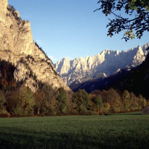 Beim Bergwandern in den Alpen