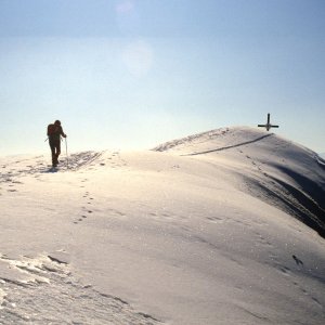 Beim Bergwandern in den Alpen