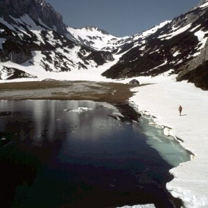 Beim Bergwandern in den Alpen