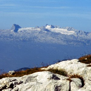 Beim Bergwandern in den Alpen