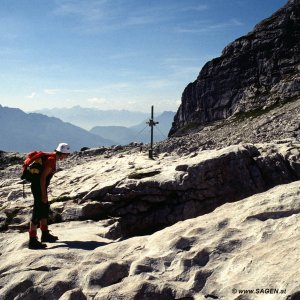 Beim Bergwandern in den Alpen