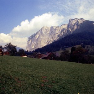 Beim Bergwandern in den Alpen