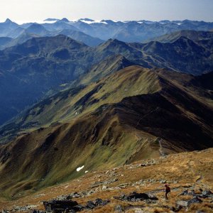 Beim Bergwandern in den Alpen