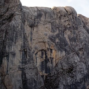 Beim Bergwandern in den Alpen