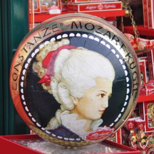 Constanze Mozart als Kugel