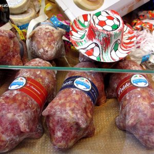 Salami in Schweinchenform