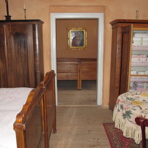 Schlafzimmer mit Wäscheschrank