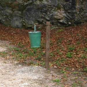 Wasserkübel als Abfallkübel