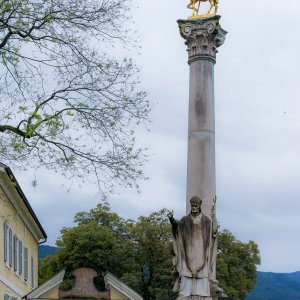 Säule auf dem Brixener Domplatz