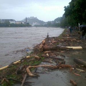 Hochwasser Salzach in Salzburg