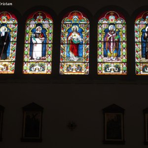 Glasfensterreihe mit Heiligendarstellungen, Marienkirche Davos