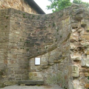 Schloßruine Rodenberg: Reste eines Treppenturms