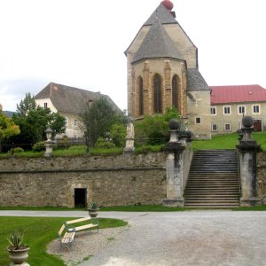 Benediktinerstift St. Lambrecht - mit Blick zur gotischen Peterskirche