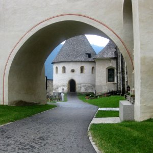 Blick zum Karner-Benediktinerstift St. Lambrecht