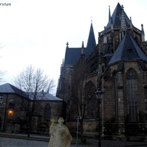 Domplatz Halberstadt- Weg zum Heineanum