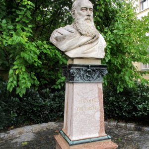 Theodor Billroth Denkmal vor dem Rudolfinerhaus in Wien-Döbling