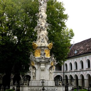 Dreifaltigkeitssäule, Stift Heiligenkreuz