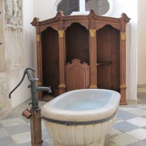 Eine Badewanne in der Kirche?!