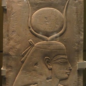 Hathor mit Kuhgehörn und Sonnenscheibe- Nationalmuseum Edinburgh