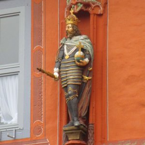 Kaiserworth Goslar, Kaiserfigur Fassade