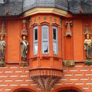 Kaiserworth Goslar, Fassade mit Kaiserfiguren