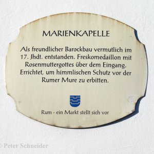 Tafel an der Marienkapelle in Rum