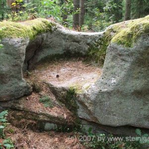 Heinrichs - Sitzstein