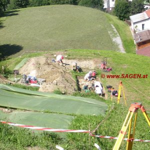 Blick vom Kalvarienberg auf die Archäologische Grabung