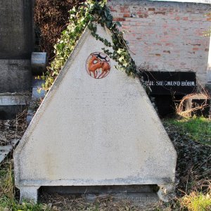 Grabmal mit Hirsch, Israelitischer Friedhof in Wien-Simmering