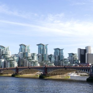 St. George Wharf, Vauxhall Tower und Vauxhall Bridge