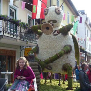 Pupsi, der Trompetenkäfer - Narzissenfest Bad Aussee