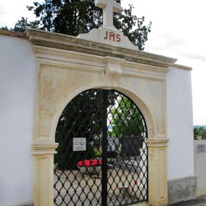 Friedhofsportal Maissau im Weinviertel