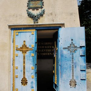 Obeliskenmausoleum-Eingang Klein-Wetzdorf