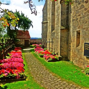 Kreuzweg an der Rückseite der St. Vinzenz Kirche