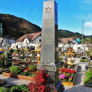 Grab mit Obelisk, Friedhof Göstling an der Ybbs