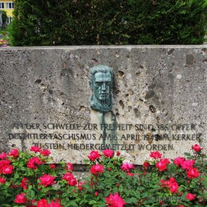 Gedenkstein "Kremser Hasenjagd" Friedhof Stein