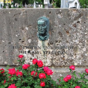 Gedenkstein "Kremser Hasenjagd" Friedhof Stein