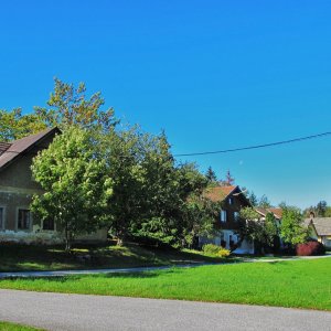 Häuserzeile am Längsanger in Bösenneunzen